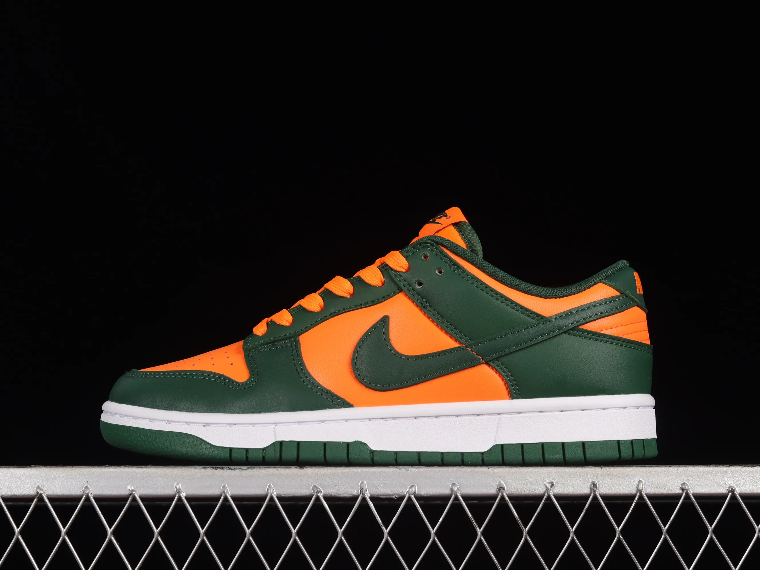All Categories Nk SB Dunk Series Nk SB Dunk Low Low-top sneakers Nk SB Dunk Low "Miami Hurricanes" Orange-green SB low-top casual sneakers DD1391-300